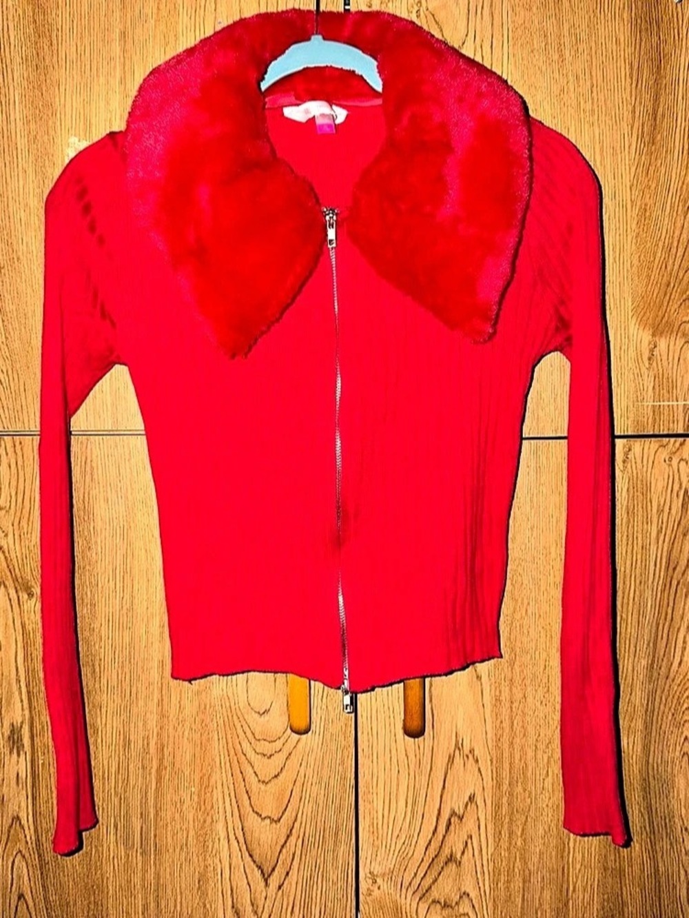 Red faux fur collared zip up top